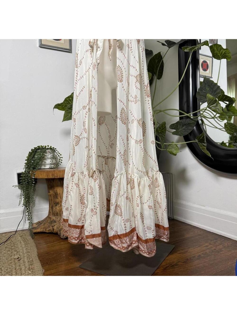Lovin India maxi dress / robe with tie waist and open front. - Picture 4 of 5